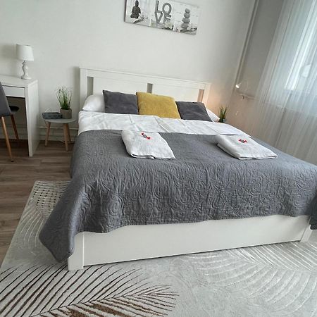 Magnolia Apartman Gyor Exterior photo