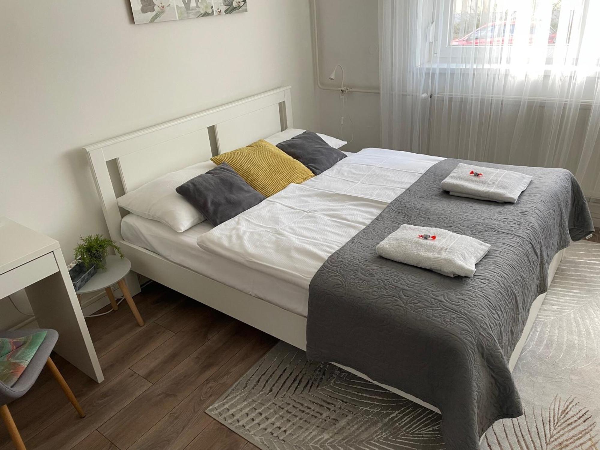 Magnolia Apartman Gyor Exterior photo