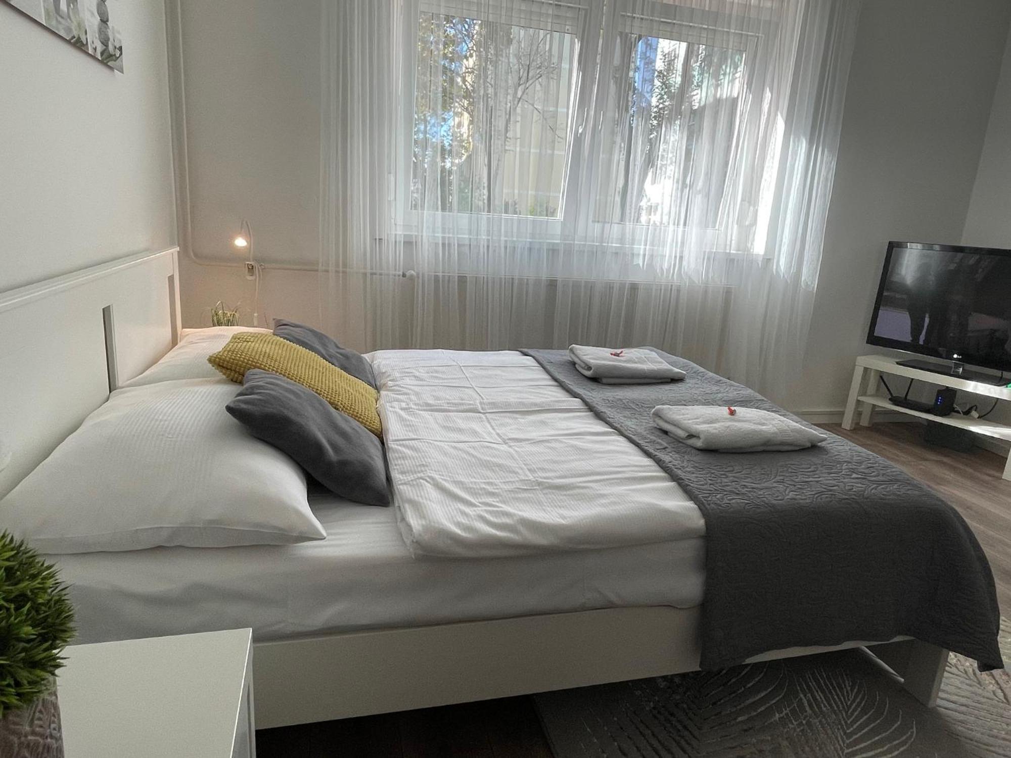 Magnolia Apartman Gyor Exterior photo